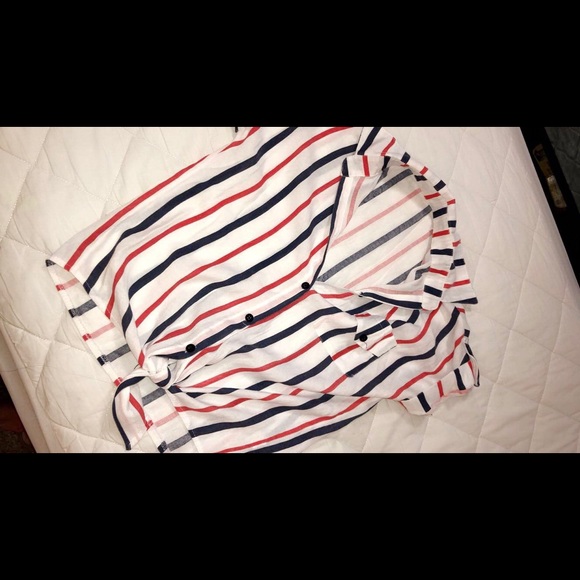 Cute red, white, & blue collared tie-up shirt - Picture 4 of 4